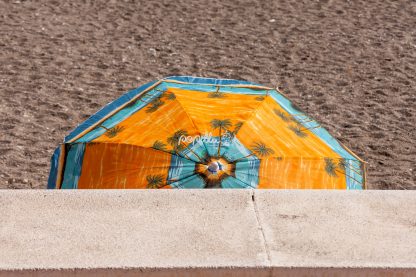 Am Strand in Spanien mit Sonnenschirm - Papillu